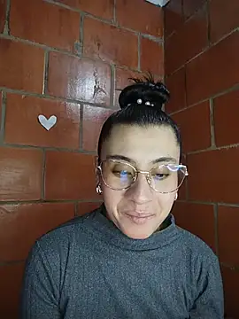 Amanda x1 online show from 24, 7, 2026