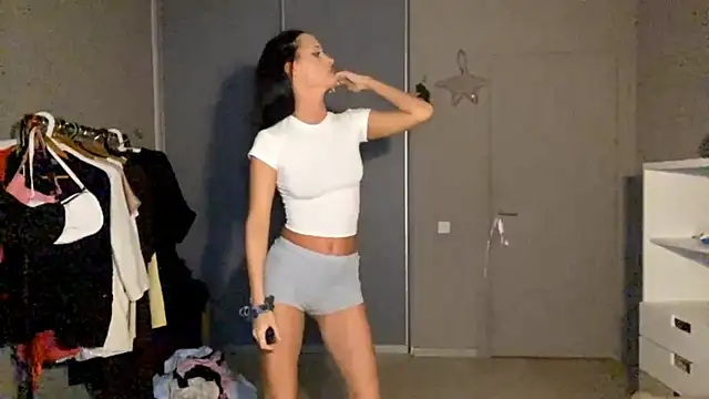 JonnaSzerszen online show from 7, 4, 2026