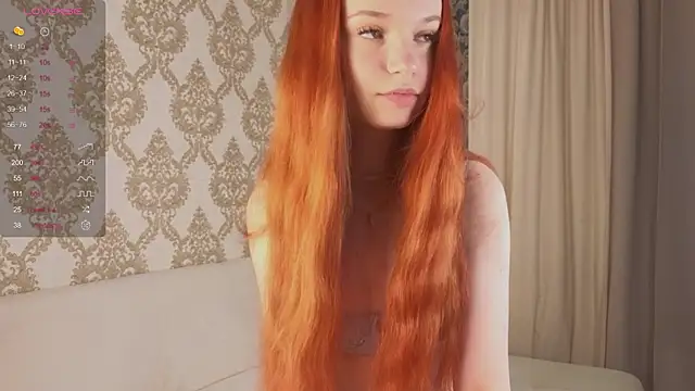 Snapshot of foxy_bloomm chatting on 9, 7, 2026 foxy bloomm online show from 9, 7, 2026