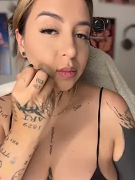 CarolQueen1  online show from 14, 4, 2026