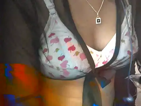 Couplehot00 online show from 29, 4, 2026