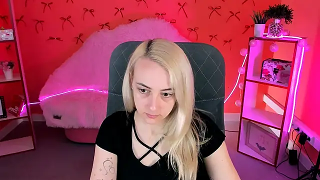 CarolMoor online show from 14, 4, 2026