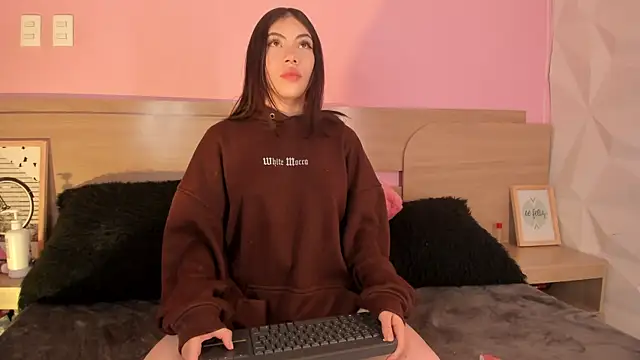 KittyVelve online show from 4, 7, 2026