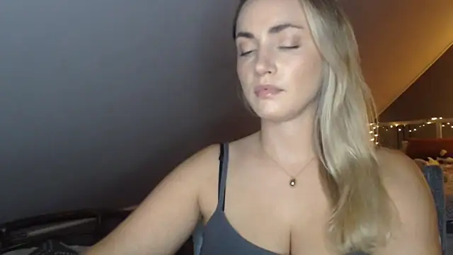 ScarlettSensitive online show from 31, 7, 2026