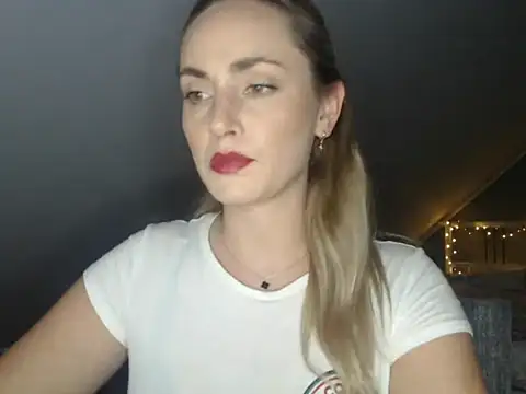 Snapshot of ScarlettSensitive chatting on 8, 6, 2026 ScarlettSensitive online show from 8, 6, 2026