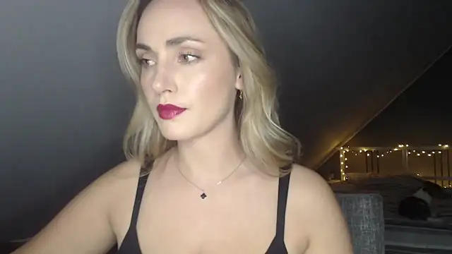 Snapshot of ScarlettSensitive chatting on 2, 6, 2026 ScarlettSensitive online show from 2, 6, 2026
