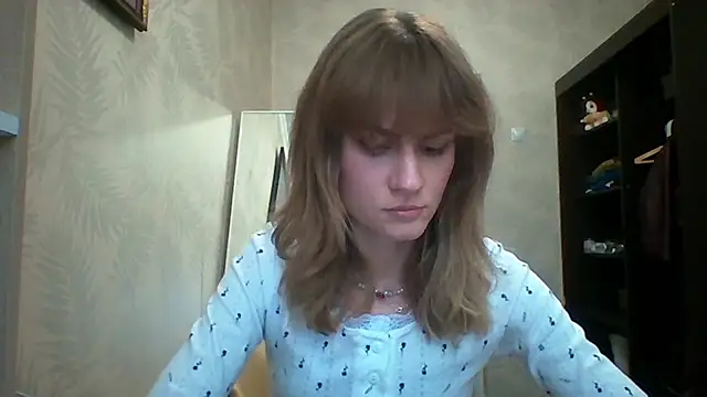 ElenoreHolguin online show from 18, 4, 2026