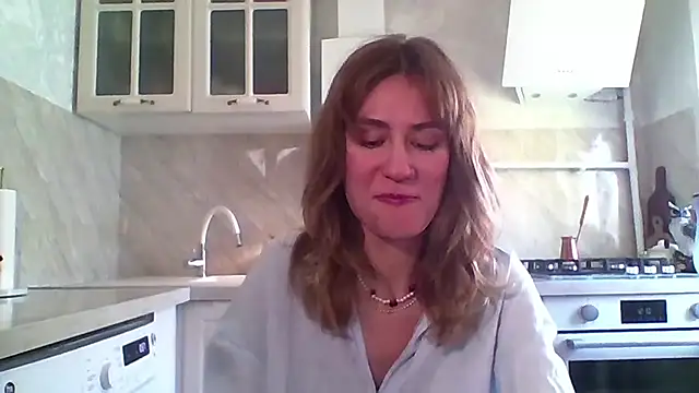 ElenoreHolguin online show from 17, 4, 2026