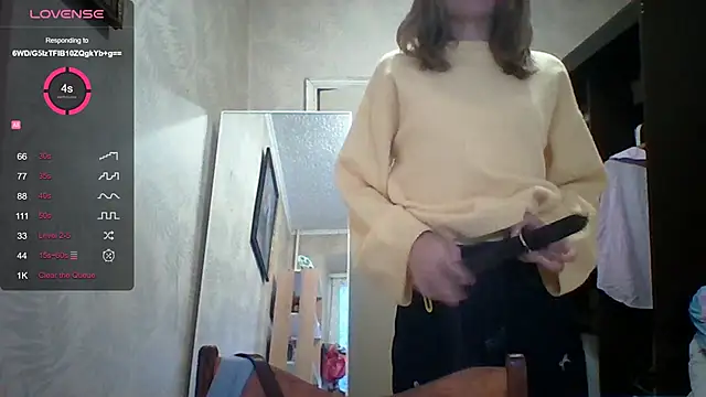 ElenoreHolguin online show from 19, 4, 2026