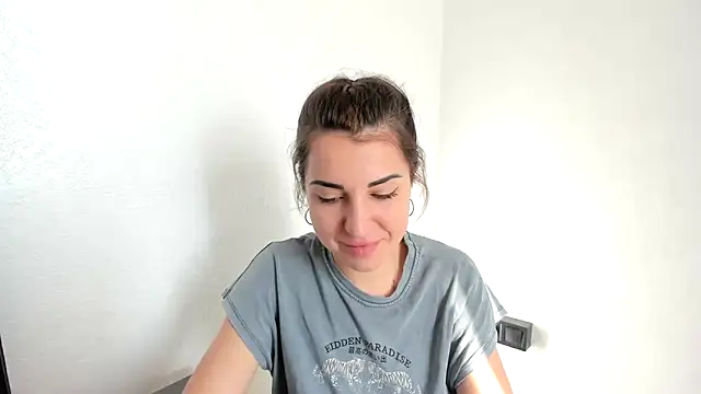 summmmersky1 online show from 14, 4, 2026