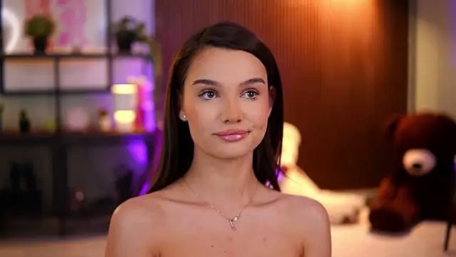 Lena Laurent online show from 28, 7, 2026