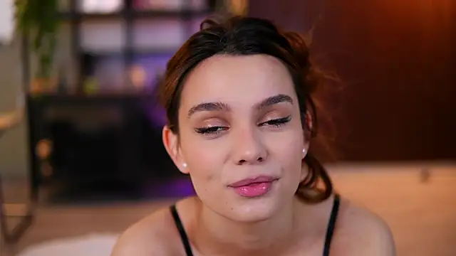 Lena Laurent online show from 18, 4, 2026