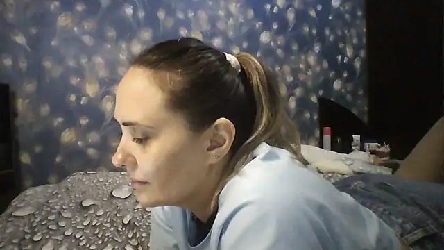 Alisa07qw online show from 15, 6, 2026