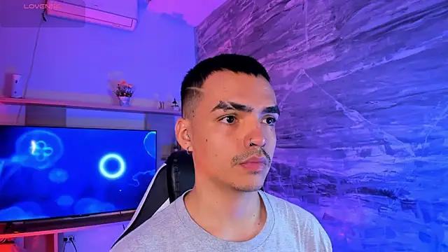 NicoKinggs  online show from 15, 4, 2026