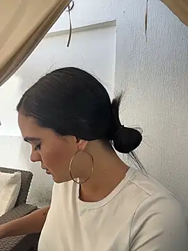 Bella-Ferrer online show from 17, 7, 2026