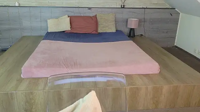 Snapshot of IceBlueBabe chatting on 7, 5, 2026 IceBlueBabe online show from 7, 5, 2026