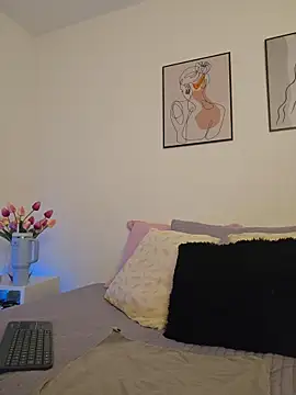 Victoria Evanss online show from 20, 4, 2026