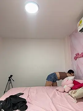 Adalyn Cute online show from 17, 4, 2026