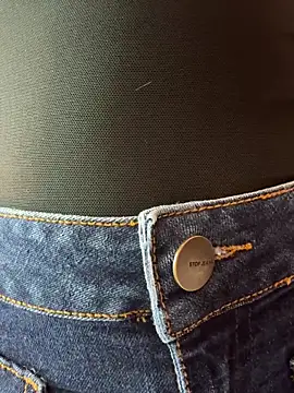 Adalyn Cute online show from 18, 4, 2026