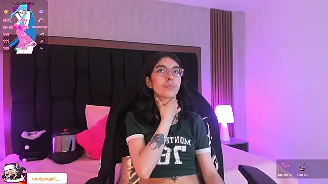 Molly A online show from 26, 3, 2026