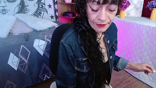 Snapshot of _Alexandra_Jones chatting on 31, 5, 2026 Alexandra Jones online show from 31, 5, 2026