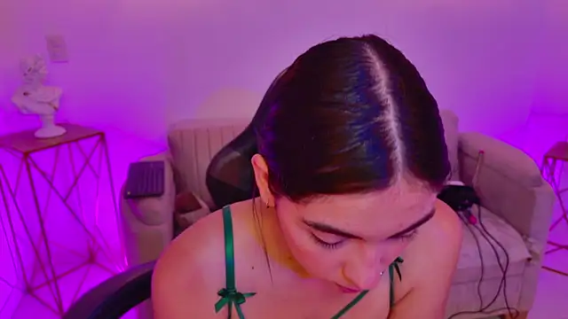 Gia Capri online show from 23, 4, 2026