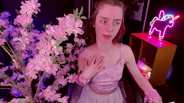 Pretty Victoria online show from 20, 4, 2026