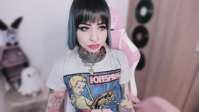 shes creepy online show from 13, 5, 2026