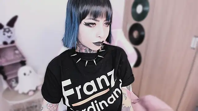 shes creepy online show from 5, 5, 2026