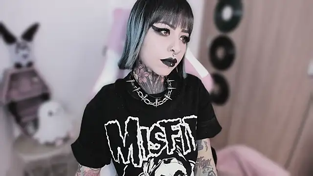 shes creepy online show from 15, 5, 2026