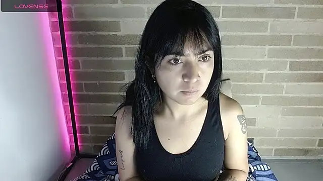 Snapshot of sweet-little chatting on 27, 5, 2026 sweet-little online show from 27, 5, 2026