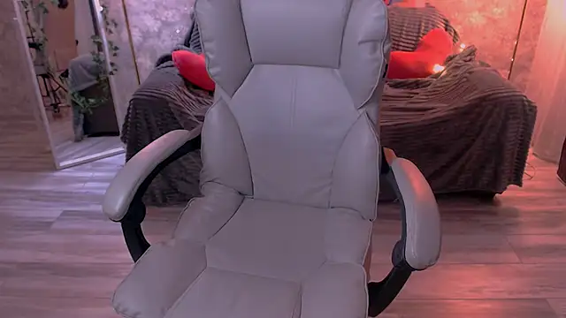 DaisyBloomm online show from 13, 3, 2026