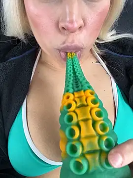 Snapshot of mxmxee chatting on 17, 3, 2026 mxmxee online show from 17, 3, 2026