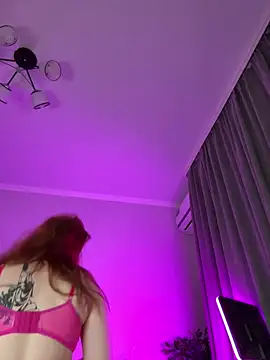RedheadQueen  online show from 6, 4, 2026