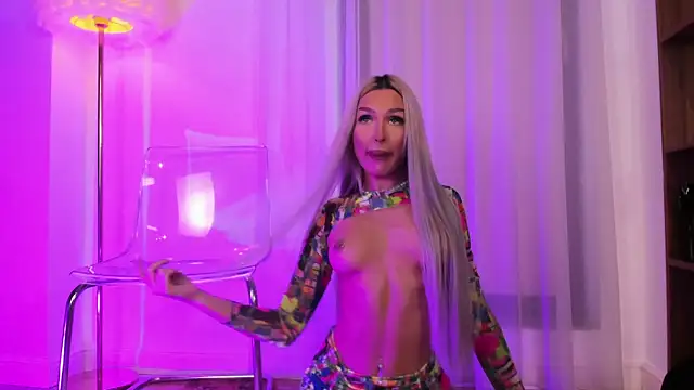 ArianaXO  online show from 31, 5, 2026