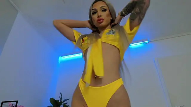 ArianaXO  online show from 12, 4, 2026