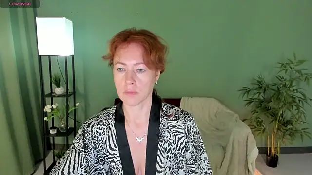 Snapshot of LeticiaRomano chatting on 7, 7, 2026 LeticiaRomano online show from 7, 7, 2026
