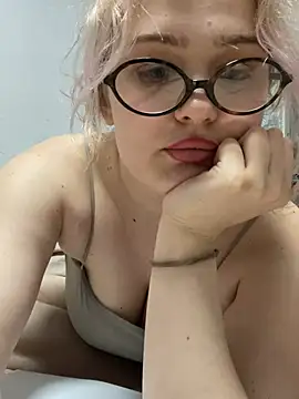 Snapshot of keeeessyyy chatting on 20, 5, 2026 keeeessyyy online show from 20, 5, 2026