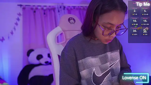 nahomy 2308 online show from 20, 4, 2026