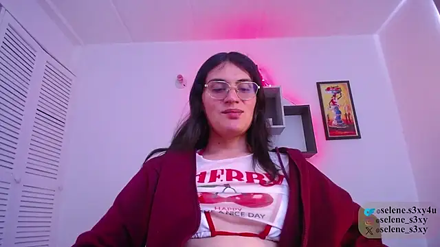 Snapshot of selene_cutie chatting on 10, 4, 2026 selene cutie online show from 10, 4, 2026