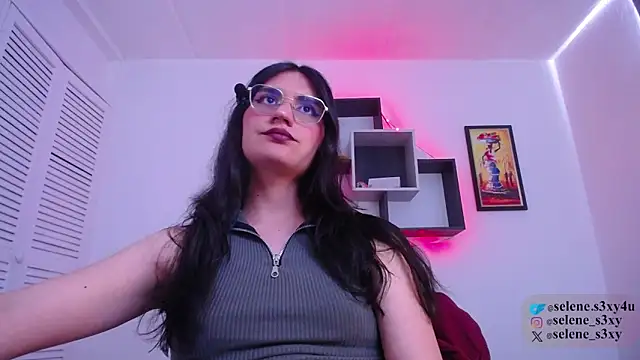 Snapshot of selene_cutie chatting on 22, 4, 2026 selene cutie online show from 22, 4, 2026