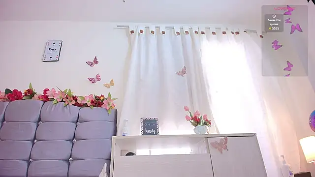 Isabella Roses  online show from 13, 4, 2026