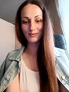 LunaCrystall online show from 10, 4, 2026