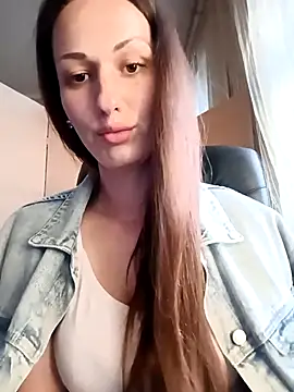 LunaCrystall online show from 7, 4, 2026