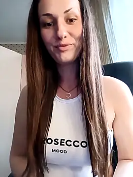 LunaCrystall online show from 8, 5, 2026