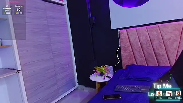 scarlettt  joness online show from 8, 4, 2026