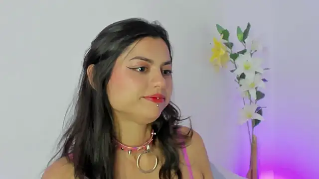 Snapshot of Zoee_Kravitz chatting on 6, 5, 2026 Zoee Kravitz online show from 6, 5, 2026