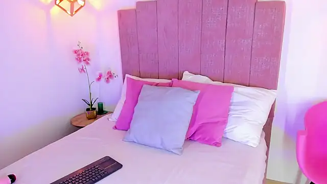 Zoee Kravitz online show from 26, 3, 2026