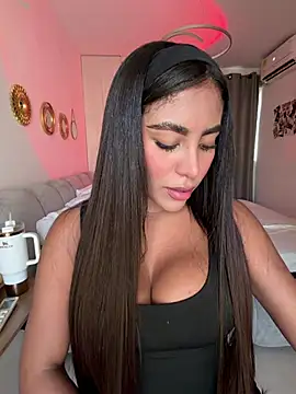 SaraValentina11 online show from 13, 4, 2026