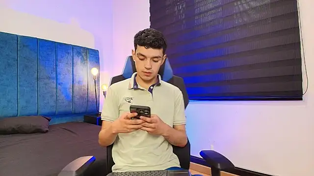 Snapshot of MikeLawford_ chatting on 16, 3, 2026 MikeLawford online show from 16, 3, 2026